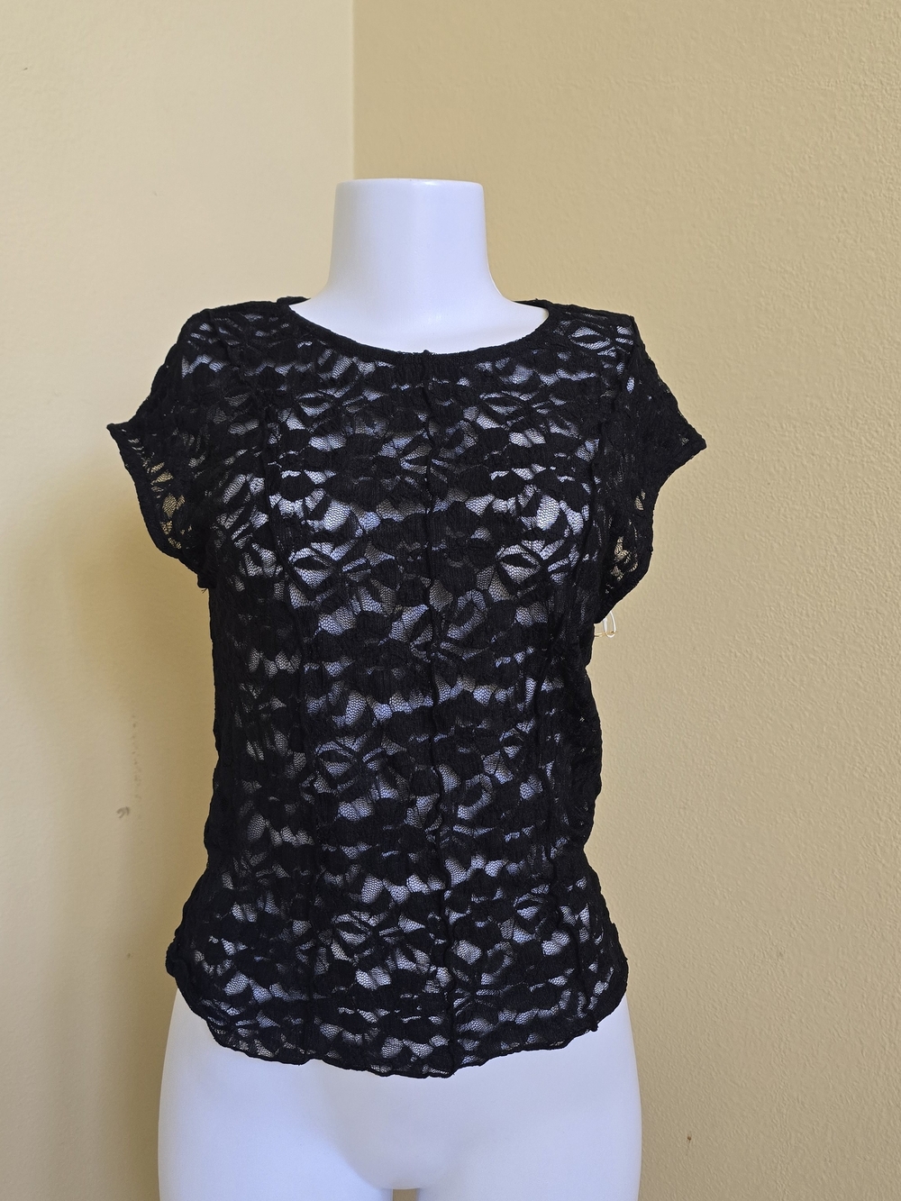 Women's Black Floral Lace Cap-Sleeve Blouse
